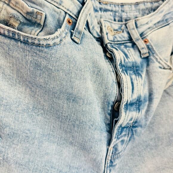 NEW OLD NAVY Light Acid Wash Blue High Rise Straight  Distressed Denim Jeans 8 - Picture 6 of 16